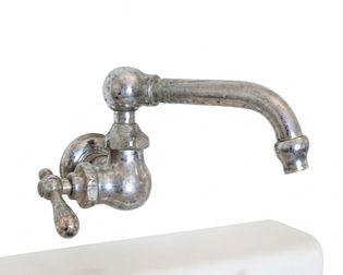 Antique Wall-Mount Single-Handle Swivel Faucet